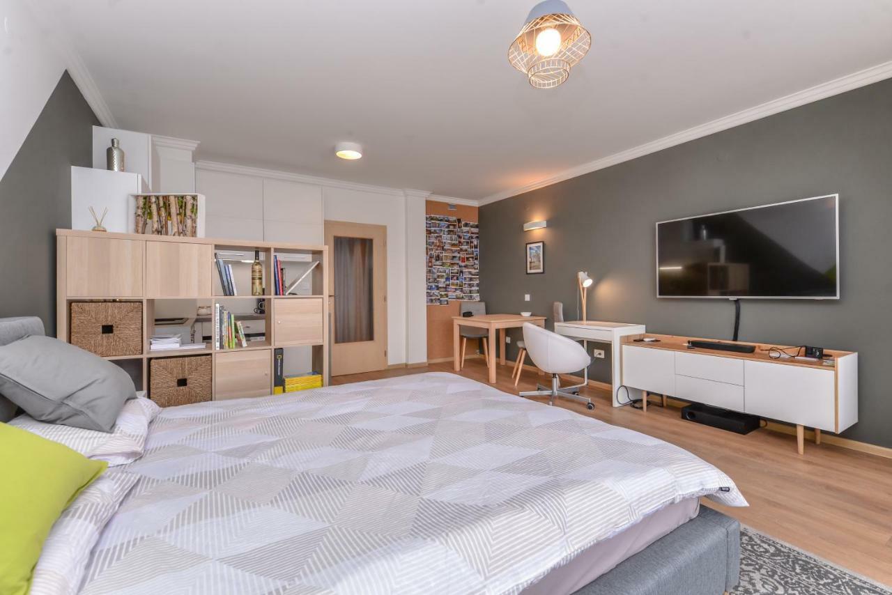The Spot - Fully Equipped, Central, Modern Studio By Flat Mаnager София Экстерьер фото